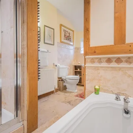 Holiday home 5 Bed In Sz259 *