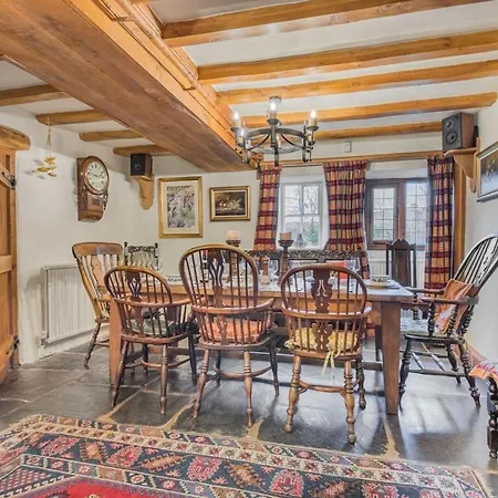 Holiday home 5 Bed In Sz259 *